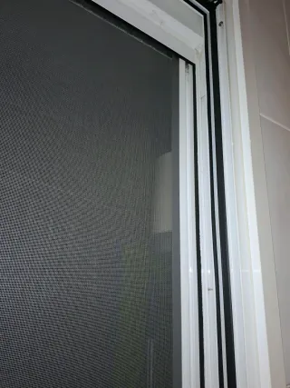 Mosquitera enrollable para puerta