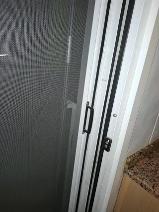 Mosquitera enrollable para puerta