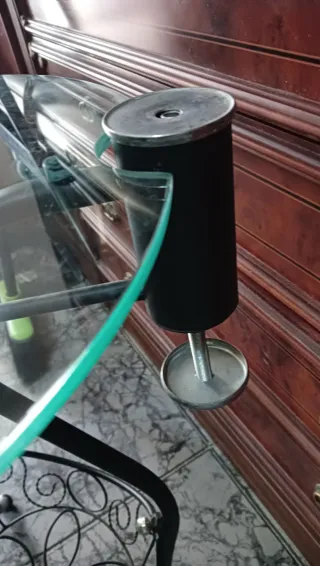 Mesita redonda cristal y metal