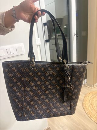 Bolso Guess Marrón y Negro