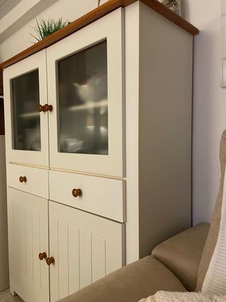 Vitrina de madera y cristal