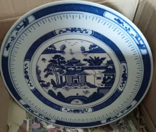 Prato de porcelana chinesa azul e branco