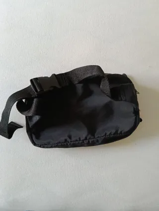 Riñonera pequeña Primark negra