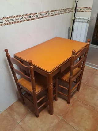 Mesa y 2 Sillas Madera