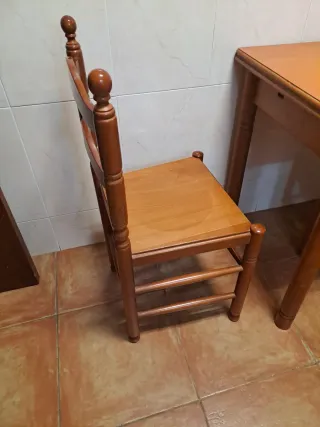 Mesa y 2 Sillas Madera