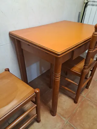 Mesa y 2 Sillas Madera