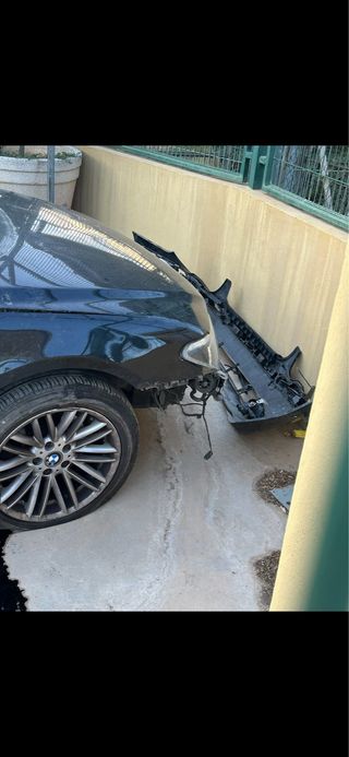 BMW Serie 7 2004 con golpe delantero