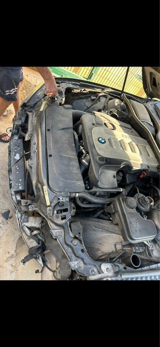 BMW Serie 7 2004 con golpe delantero