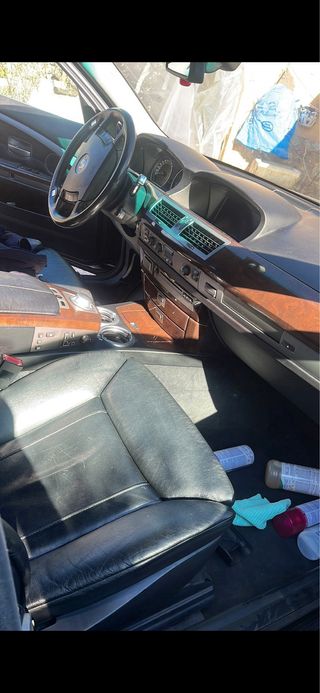 BMW Serie 7 2004 con golpe delantero
