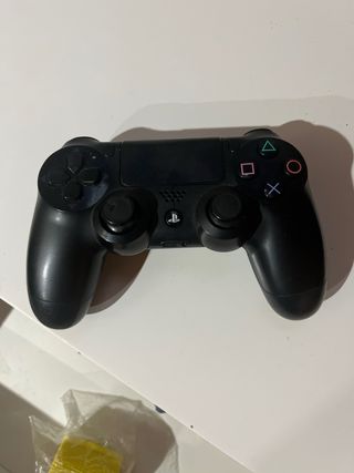 PS4 con 15 juegos y 2 mandos