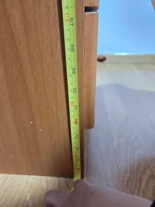 Armario de madera marrón