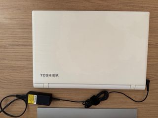 Ordenador portátil Toshiba blanco