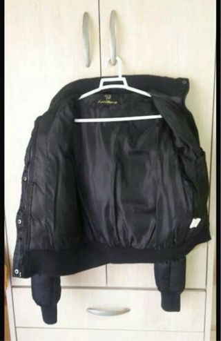 Cazadora acolchada negra mujer