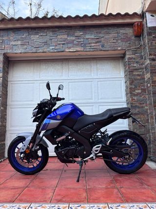 Yamaha MT-125 2022 - escape Mivv incluido