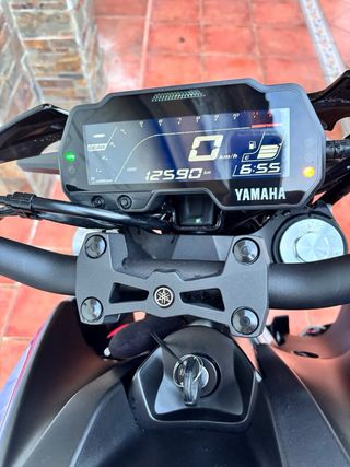 Yamaha MT-125 2022 - escape Mivv incluido