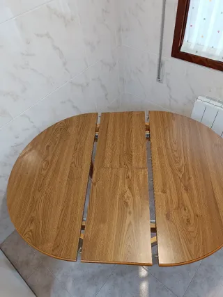 Mesa de madera ampliable + juego de 4 sillas
