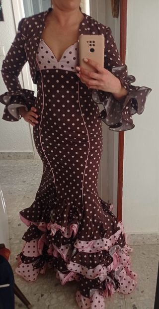 Vestido de flamenca marrón y rosa lunares