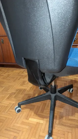 Silla de oficina azul y negra