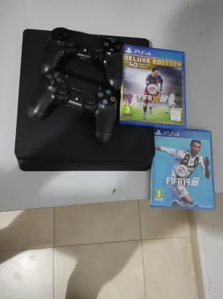 PS4 (PlayStation 4) Negra + 2 Juegos FIFA