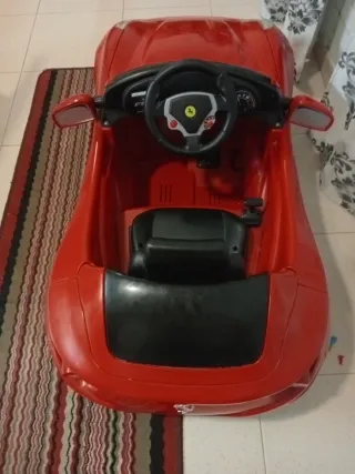 Coche eléctrico infantil poco usado