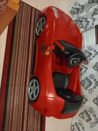 Coche eléctrico infantil poco usado