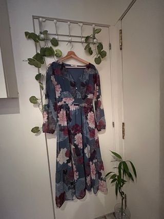 Vestido floral azul y rosa