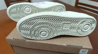 Zapatillas Veja Nº 38 SIN ESTRENAR.