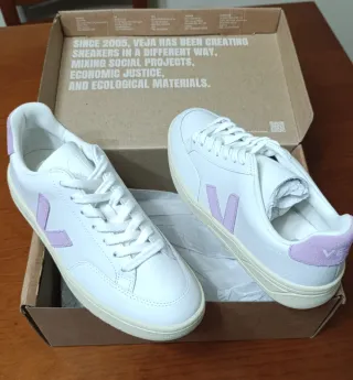 Zapatillas Veja Nº 38 SIN ESTRENAR.