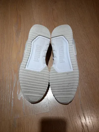 Zapatillas Puma Blancas y Amarillas