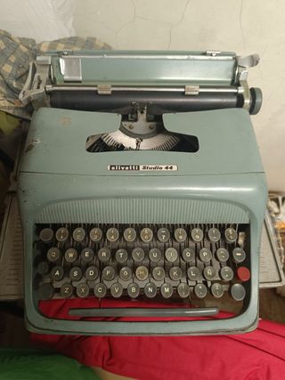 Máquina de escribir Olivetti Studio 44