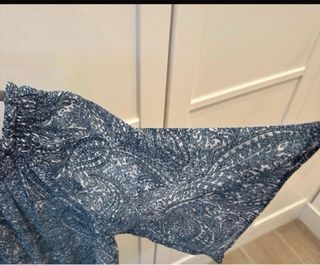 Top/ blusa de mujer estampada de Mango. Talla M