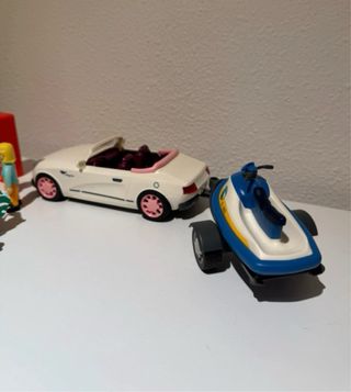 Casa de muñecos con piscina y tobogán