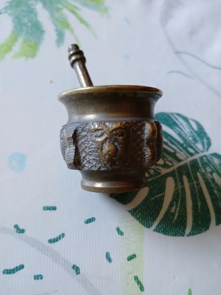 Mortero antiguo bronce figuras