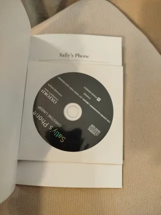 Oxford Bookworms Library: Sally’s Phone: Starte...