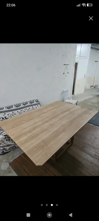 Mesa de comedor de madera