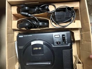 Sega Mega Drive con Sonic y 2 mandos