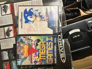Sega Mega Drive con Sonic y 2 mandos