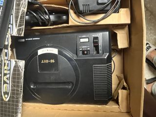 Sega Mega Drive con Sonic y 2 mandos