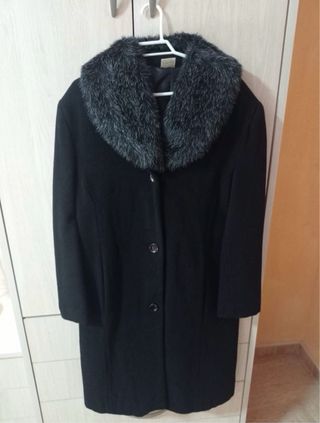 Abrigo negro mujer con cuello de pelo