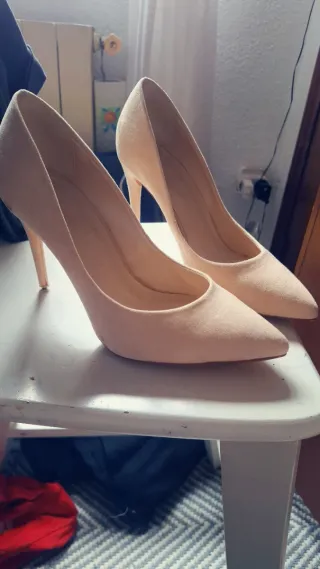 Zapatos de tacón beige