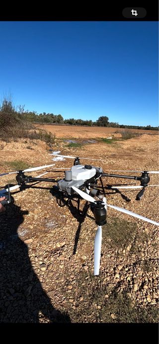 Dron DJI Agras T50, t100