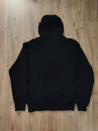 Sudadera negra con calavera