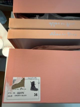 Botines Alma en Pena ante negro