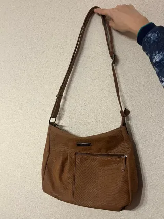 Bolso marrón efecto piel serpiente