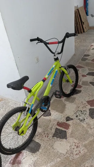 Bici BMX color verde