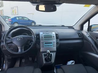 Toyota Corolla Verso 2005