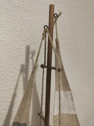 Barco de madera decorativo