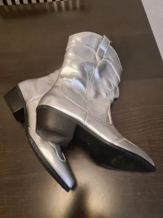 Botas Lefties. plateadas