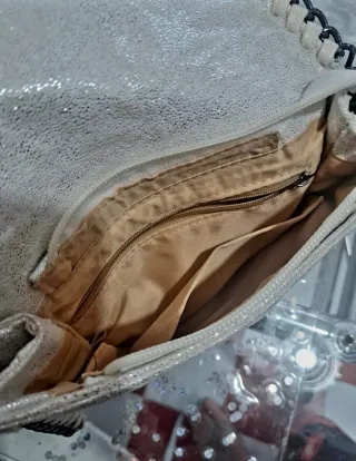 Borsetta bianca madreperlata con catena