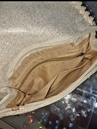 Borsetta bianca madreperlata con catena